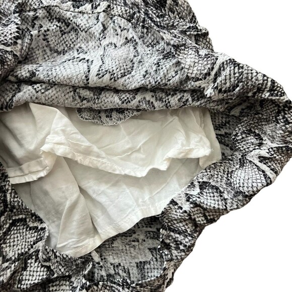 Peyton Jensen Snake Print Romper Size Small Gray V-Neck Short Sleeve - Picture 3 of 14